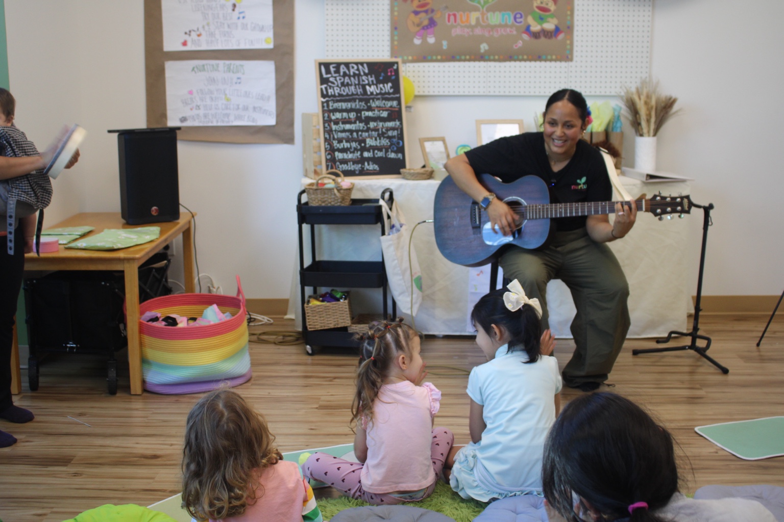 A guitar sing-along with little learners and their grown-ups.